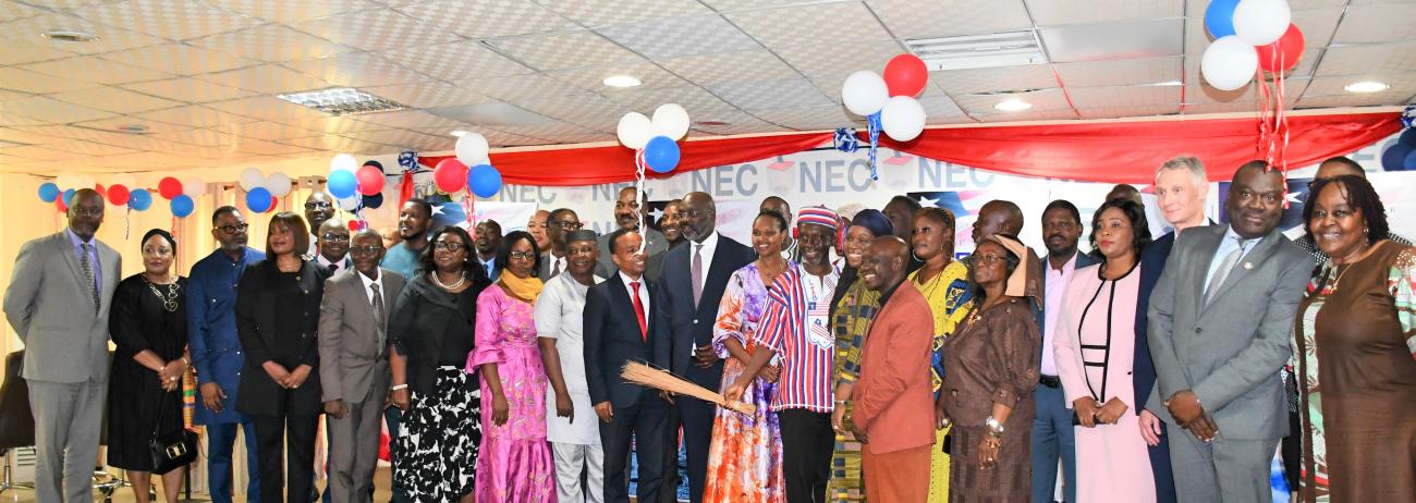 Political aspirants, members of UN Country Team, the Resident Coordinator and NEC officials pose for a group photo